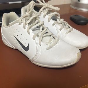 Nike Women's Sideline Cheerleading Shoes - 6.5